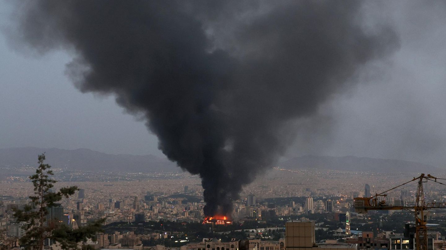Israel & Iran in the live blog: India calls on its citizens to flee from Tehran