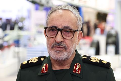 Ali Schadmani in Uniform auf einer Militärmesse im August 2024
