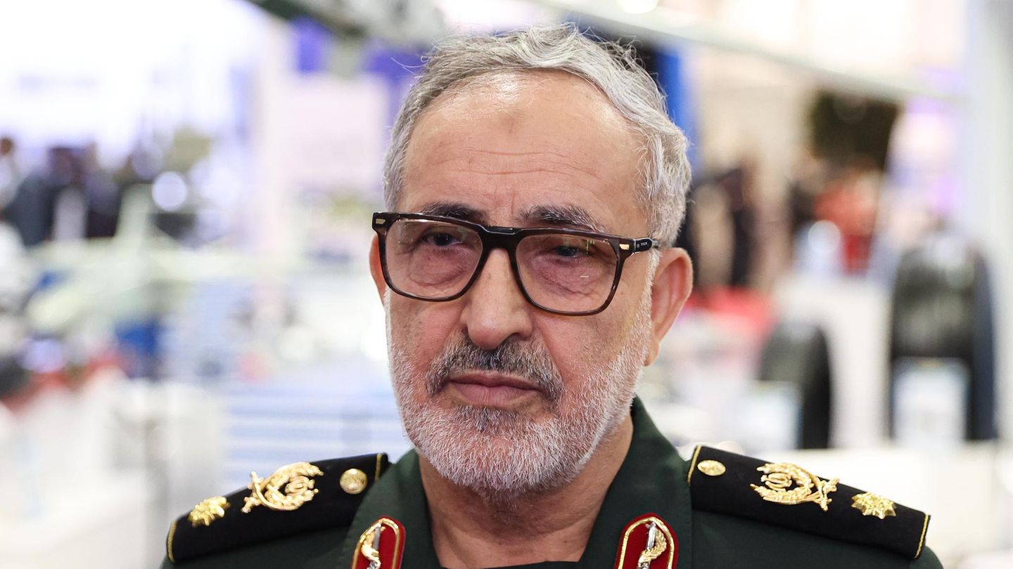 Ali Schadmani in Uniform auf einer Militärmesse im August 2024
