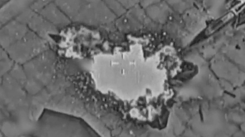 Israel veröffentlicht Bilder von zerstörten Zielen im Iran Israel veröffentlicht Bilder von zerstörten Zielen im Iran