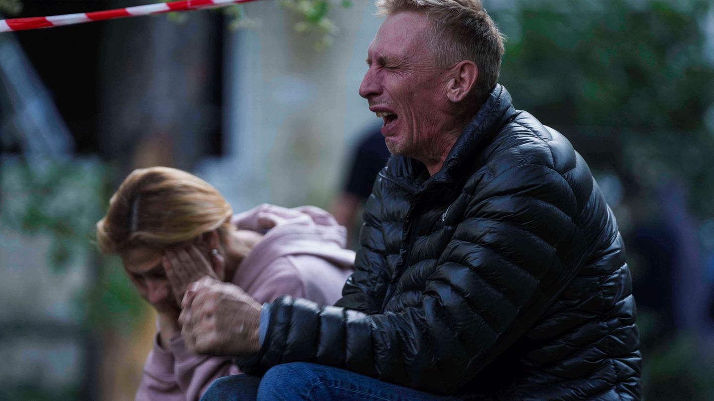 Ukraine War: Russian attack on Kyiv kills at least 14 people