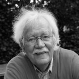 Der Hamburger Radio- und Fernsehmoderator starb am 8. Juni im Alter von 81 Jahren in Hamburg. Tiedemann hatte in den vergangenen Jahren immer wieder mit gesundheitlichen Problemen zu kämpfen. Seit 1971 beim öffentlich-rechtlichen Norddeutschen Rundfunk (NDR) engagiert, hatte der Moderator bei Generationen für gute Laune gesorgt: mit TV-Sendungen wie "Die aktuelle Schaubude" sowie in zahlreichen Hörprogrammen, darunter "Hamburg am Mittag" und "Große Freiheit"