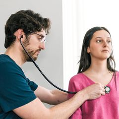 Wir nennen Ihnen ausgezeichnete Kliniken im Bereich Rhythmologie
