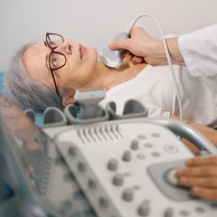 Wir nennen Ihnen ausgezeichnete Kliniken für Schilddrüsenchirurgie
