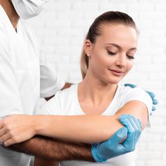 Wir nennen Ihnen ausgezeichnete Kliniken im Bereich Schulter und Ellenbogen