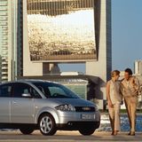 Audi A2  Spricht man die Audi-Verantwortlichen auf den A2 an, werden diese nicht müde zu betonen, dass der Audi A2 mit seiner aerodynamischen Karosserie auf Aluminium seiner Zeit weit voraus war. Auch wenn dies häufig bei Modellen gesagt wird, die zum Flopp wurden, war dies beim Audi-Einstiegsmodell wohl wirklich so. Gute Modelle kosten unter 8.000 Euro