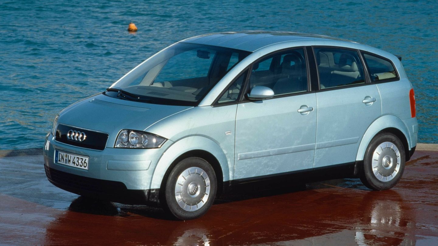 Ratgeber: Audi A2 Besonders sparsam ist der Audi A2 1.4 TDI mit seinem 55 kW / 75 PS starken Dreizylinder-Diesel, der in der Realität deutlich weniger als fünf Liter Diesel auf 100 Kilometer verbrauchte. Mehr Dampf hatte die 90 PS starke TDI-Version, während der A2 3L mit einem Normbrauch von knapp unter drei Litern warb – 45 kW / 61 PS stark. Sein Tank fasste jedoch nur 20 Liter. Auch die Benziner 1.4 FSI und 1.6 FSI sind sparsam Audi A2 Besonders sparsam ist der Audi A2 1.4 TDI mit seinem 55 kW / 75 PS starken Dreizylinder-Diesel, der in der Realität deutlich weniger als fünf Liter Diesel auf 100 Kilometer verbrauchte. Mehr Dampf hatte die 90 PS starke TDI-Version, während der A2 3L mit einem Normbrauch von knapp unter drei Litern warb – 45 kW / 61 PS stark. Sein Tank fasste jedoch nur 20 Liter. Auch die Benziner 1.4 FSI und 1.6 FSI sind sparsam