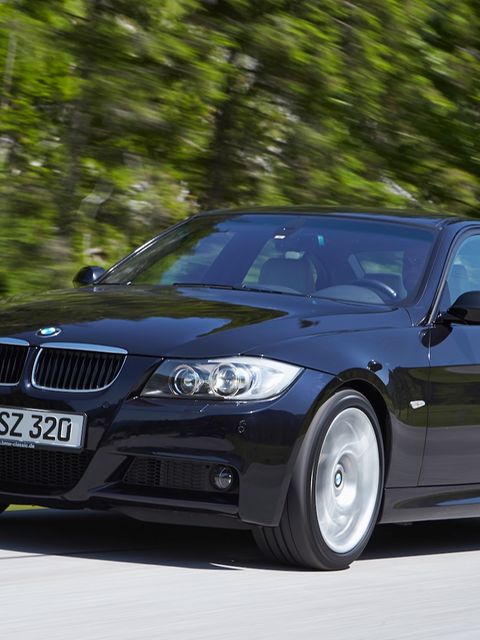 BMW 320d  Der BMW der Generation E 90 zum Beispiel ab 2005 bot in der bayrischen Mittelklasse ein Technik- und Qualitätsniveau wie noch keine Generation zuvor. Besonders beliebt bei den Kilometerfressern ist der BMW 320d – im besten Fall in der Kombination mit Getriebeautomatik und Allradantrieb als Touringmodell mit Sportpaket