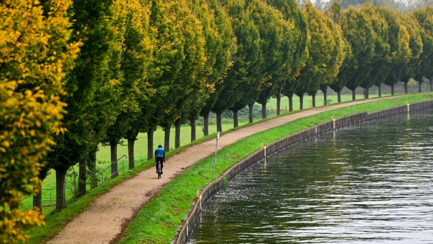 Radweg am Kanal in Dortmund im November 2024