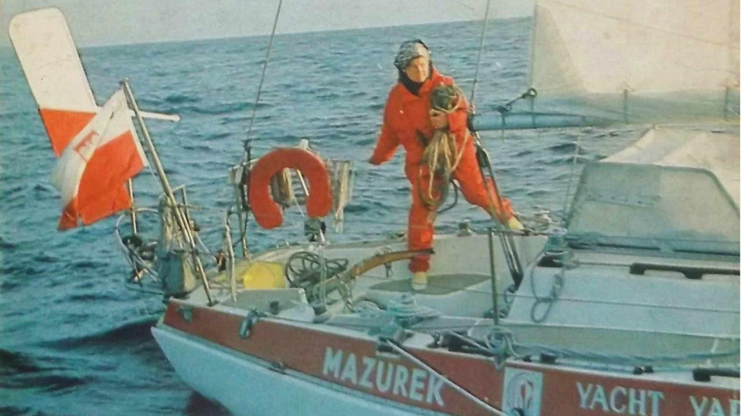 Krystyna Chojnowska‑Liskiewicz auf ihem Boot Mazurek