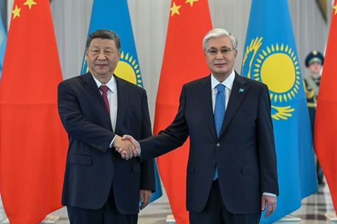 Xi und sein kasachischer Amtskollege Tokajew