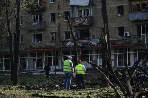 Durch Angriff beschädigtes Wohnhaus in Kiew