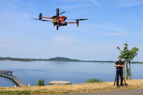 Die Freiwillige Feuerwehr sucht in der Nähe des Geiseltalsees in Sachsen-Anhalt nach einer möglichen Großkatze