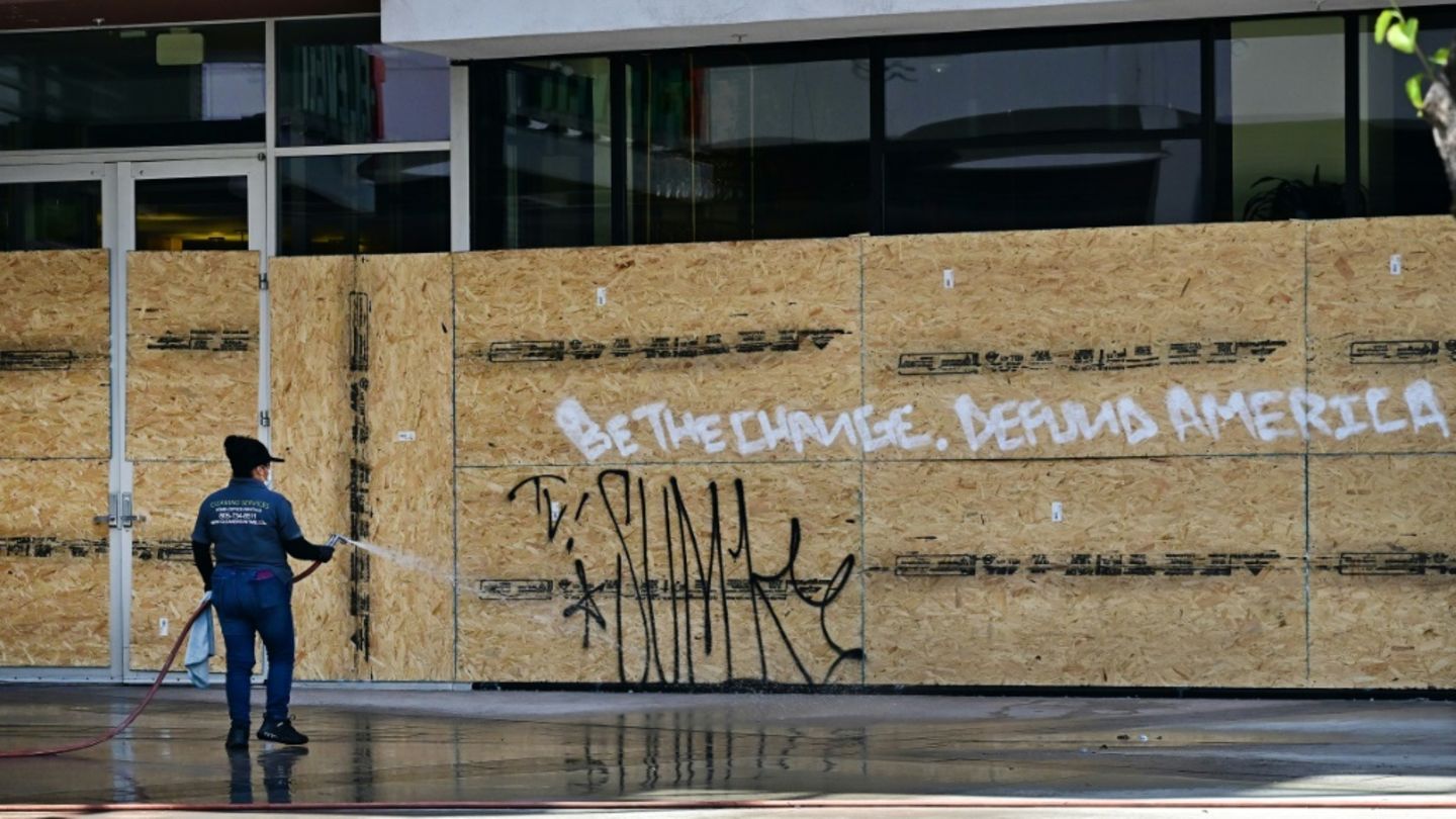 Verrammelte Ladenfronten in der Innenstadt von Los Angeles