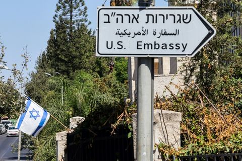 Ein Schild der US-Botschaft in Jerusalem