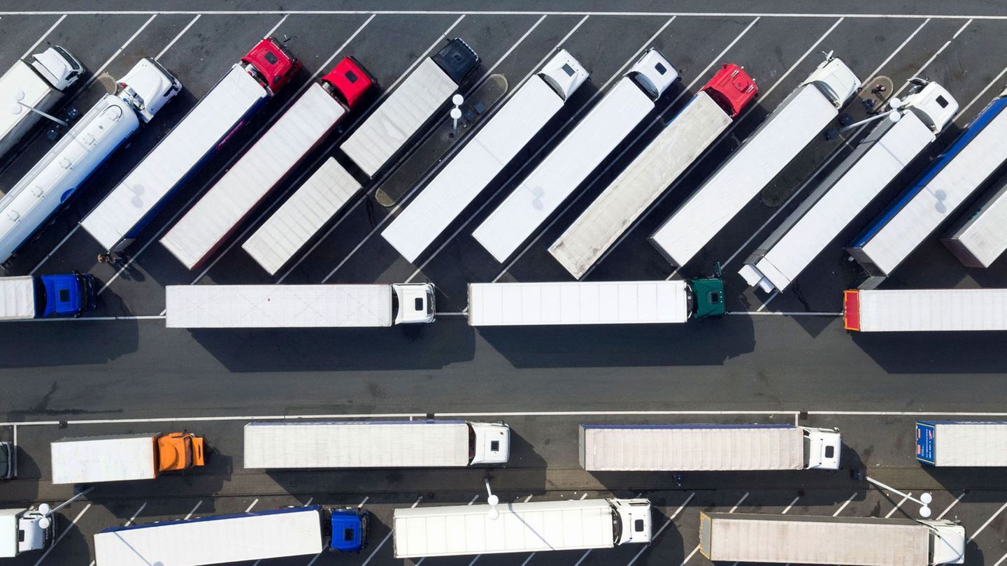 Completion: AutoClub: “Extreme deficiency” of truck parking spaces