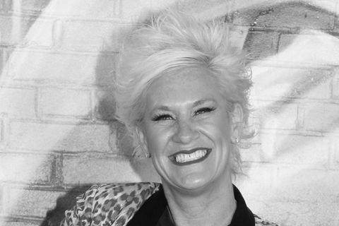 Die stacheligen blonden Haare waren das Markenzeichen von Anne Burrell.