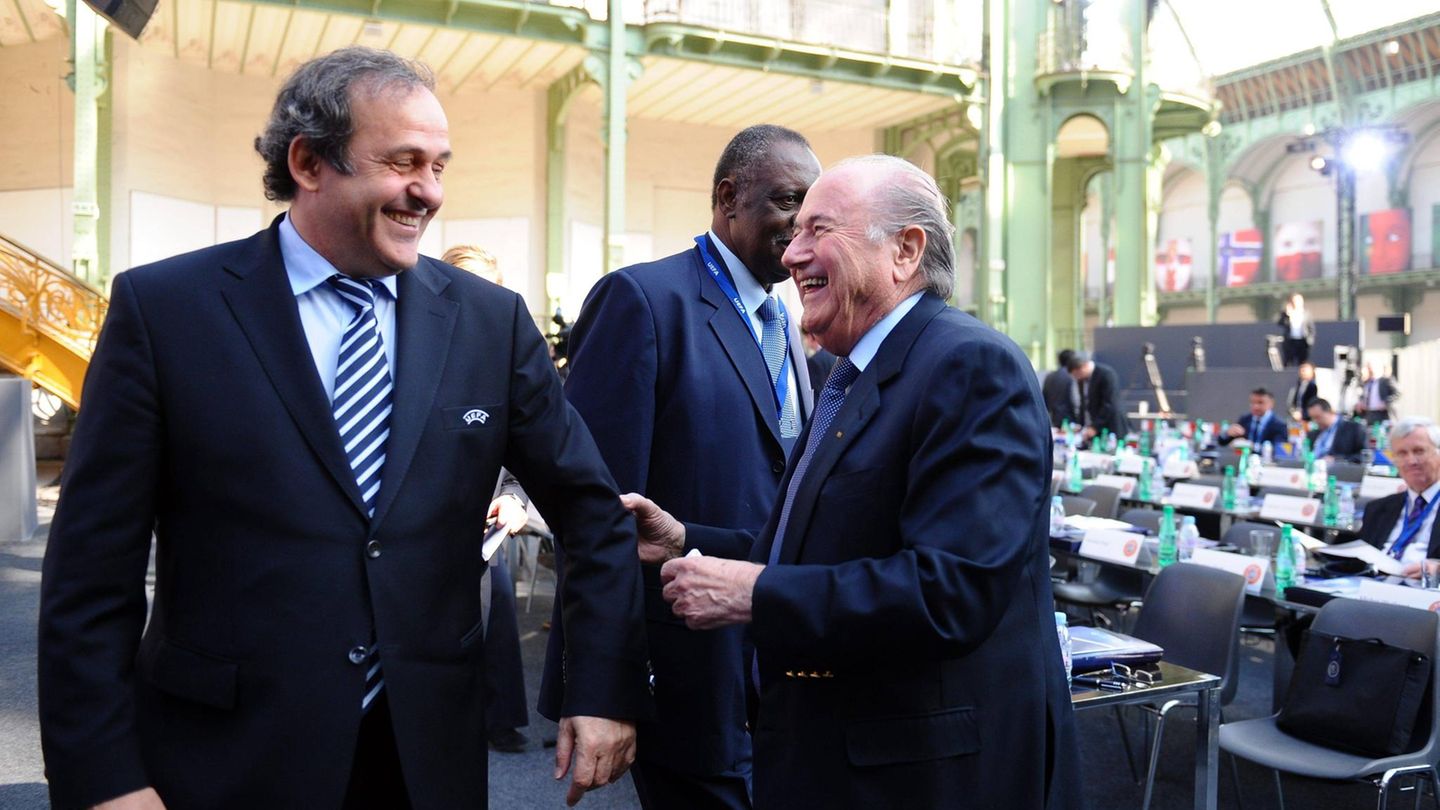 Michel Platini und Joseph "Sepp" Blatter 2011 in Paris