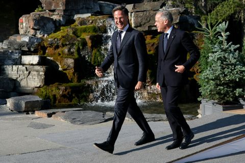 Rutte (l.) und Carney am Dienstag in Kananaskis