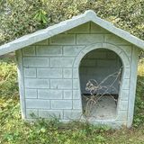 Die Hundehütte kommt überraschenderweise ohne Gold und Marmor aus