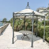 Auch dieser Gartenpavillon ist zu haben...