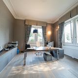 Das Arbeitszimmer ist verwaist. René Benko befindet sich wegen des Verdachts auf Insolvenzverschleppung derzeit in U-Haft