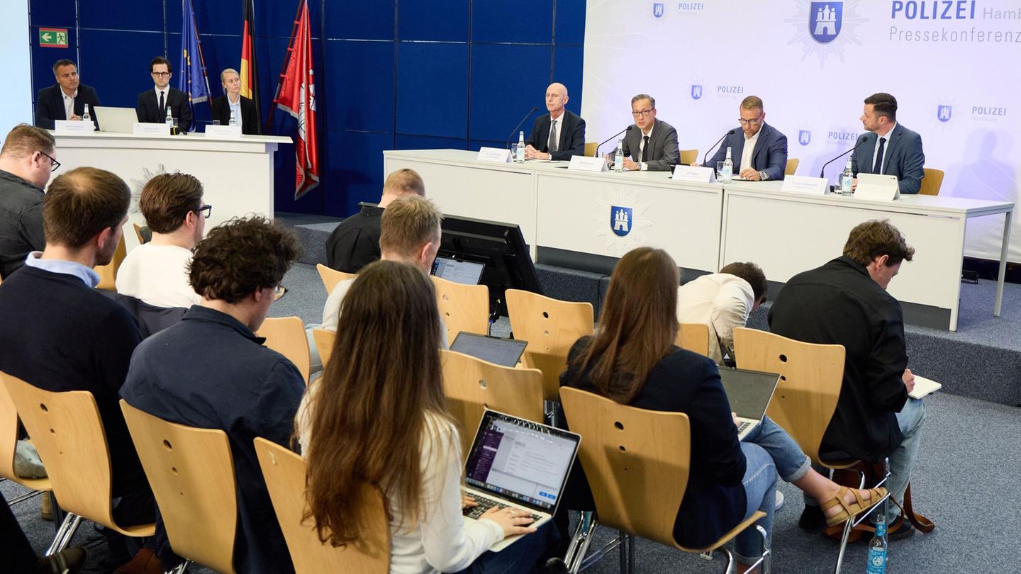 Hamburg: 20 yaşındaki çocuğu intiharda Instagram üzerinden sürdüğü söyleniyor