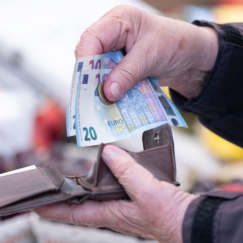In particular, people with less income suffer from inflation