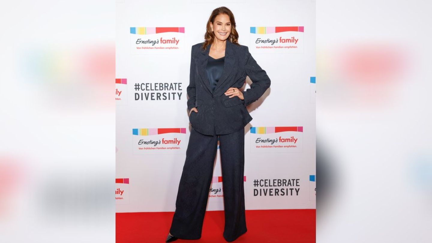Fashion show “Celebrate Diversity”: Teri Hatcher celebrates the diversity