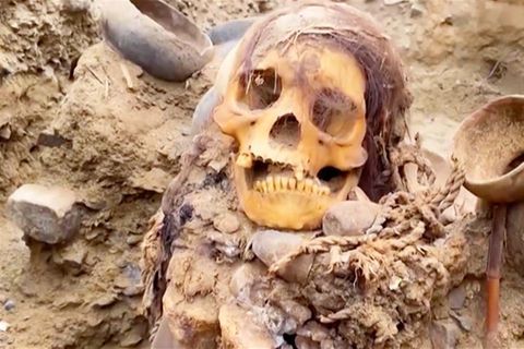 Bauarbeiter entdecken eine rund 900 Jahre alte Mumie