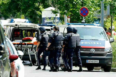 Amoklauf von Graz: Polizisten am Tatort