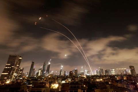 Luftabwehr fängt iranische Raketen über Tel Aviv ab