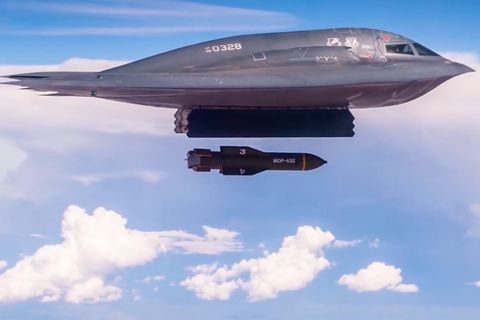 Experte:  Bunkerbrecher-Bombe der USA "wäre Gamechanger"