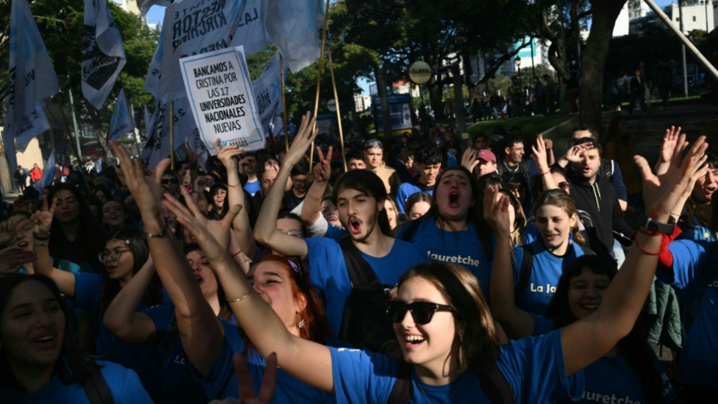Großdemonstration für verurteilte Ex-Präsidentin Kirchner