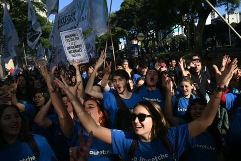 Großdemonstration für verurteilte Ex-Präsidentin Kirchner