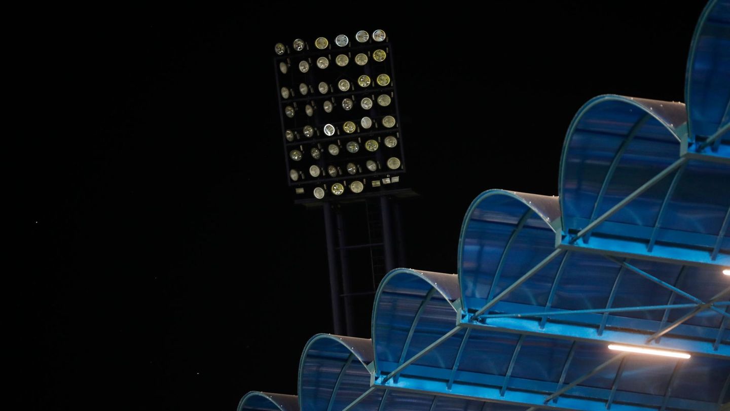 U21 European Championships: Floodlights fail in group final of the Germans