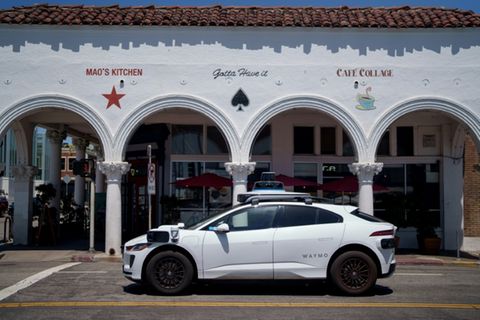 Ein selbstfahrendes Auto von Waymo