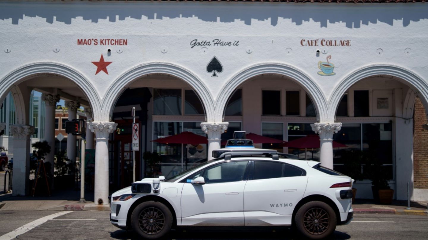 Ein selbstfahrendes Auto von Waymo