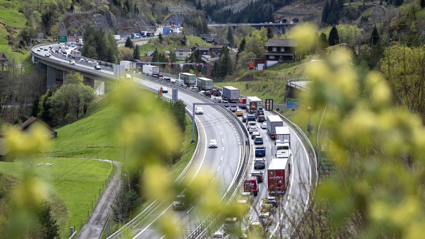 Verkehr: Diese Alternativrouten zum Gotthardtunnel gibt es STERN de Verkehr: Diese Alternativrouten zum Gotthardtunnel gibt es STERN de