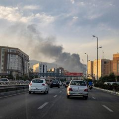 Rauch nach einem Militärangriff Israels auf ein Ziel in Teheran