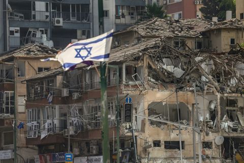 Zerstörtes Gebäude am Donnerstag in Ramat Gan