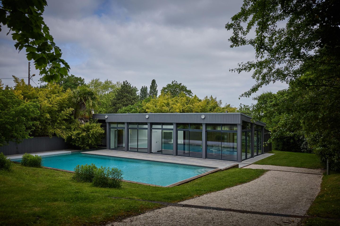 Karl Lagerfeld Vila Pool