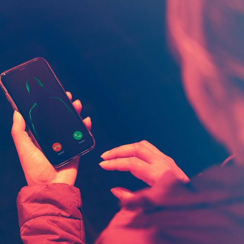 Netzwerk 764: Ein Kind mit einem Smartphone