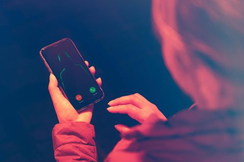 Netzwerk 764: Ein Kind mit einem Smartphone