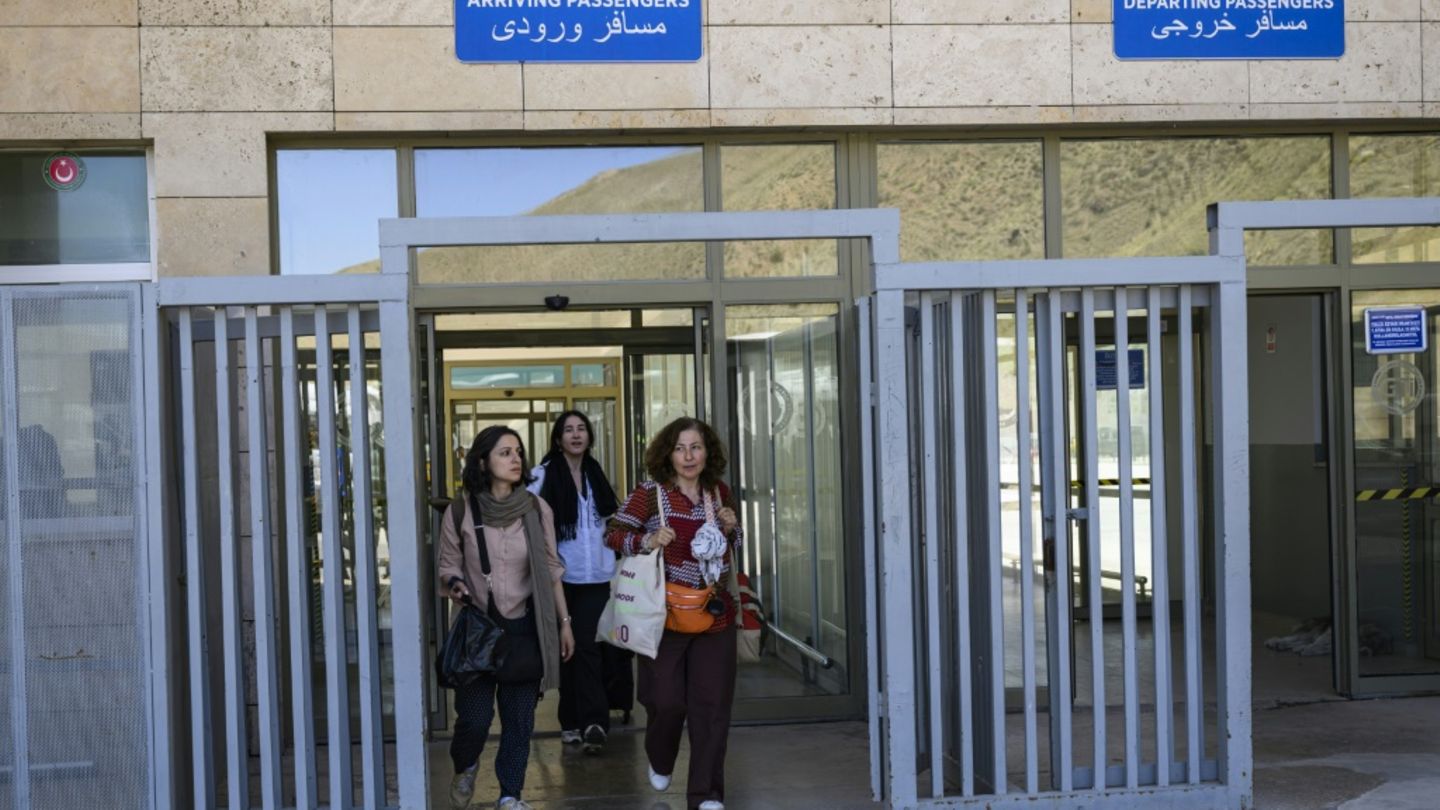 Iraner kommen in der Türkei an