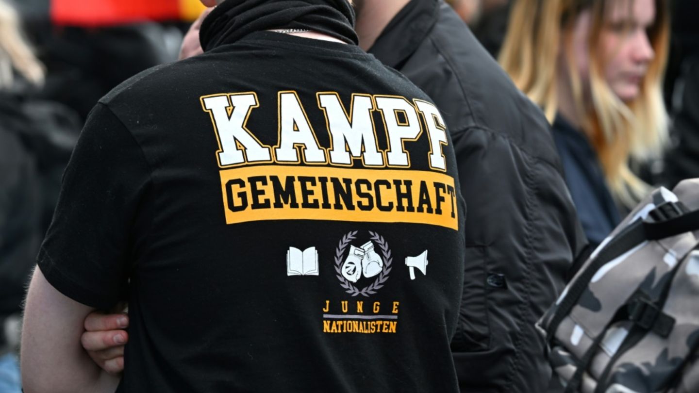 Teilnehmer von rechtsextremer Demonstration