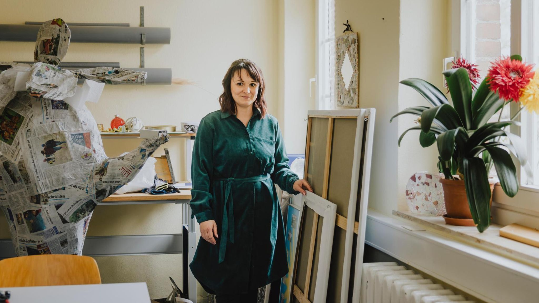 Hilft Menschen mit Depressionen: Jenny Hufenreuter-Stoll steht in einem Atelier für Ergotherapie