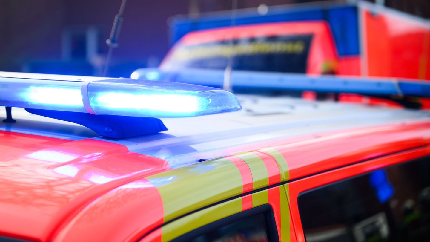 Autounfall-Ein-Toter-und-zwei-Schwerverletzte-bei-Frontalzusammensto-