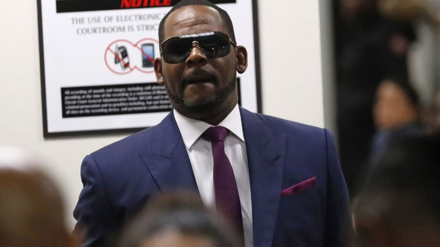 R. Kelly: House arrest failed