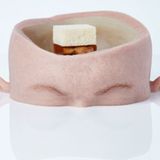 Statt Gerichten serviert Chefkoch Rasmus Munk seinen Gästen "Eindrücke" – 50 an der Zahl –, die einen durch verschiedene Akte, Kunstformen und Erlebnisse führen